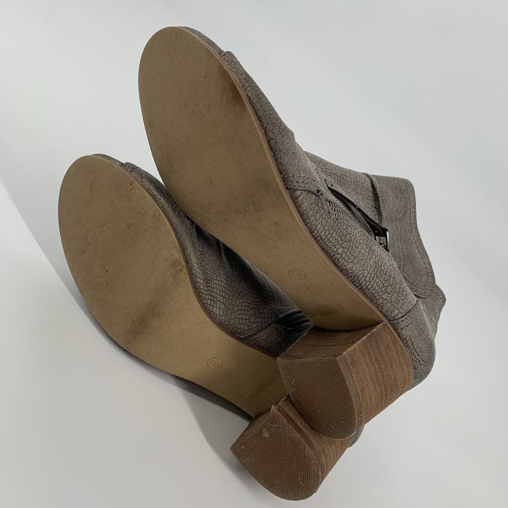 Very G Wonderlust Peep Toe Booties 9 Womens Grey Metallic Stacked Ankle Boots - Picture 9 of 10